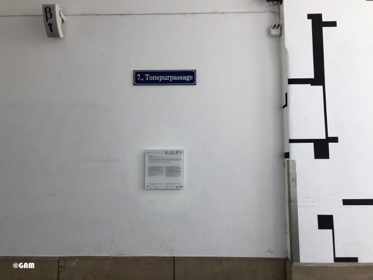 ton1_copyright_yannewman