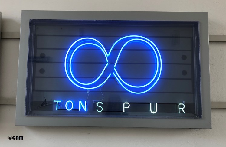 ton4_copyright_yannewman